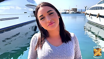 Sarah Louise Young'In Büyük Götü Ve Fahişe Tavırları Bu Videoda