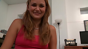 Allie Haze ขี่ป่าบน Sybian นําไปสู่การแตกใน