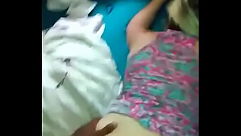 Um Vídeo Caseiro De Penetração Anal E Ejaculação Na Posição Estilo Cachorro