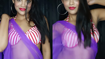 Sinnlich Asian Rekha Boi Shalks Clothes In Captivating Striptýz