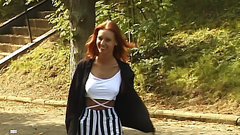 Une Rousse Profite Du Sexe En Plein Air Avec De La Lingerie Nouvelle Et Une Fin Heureuse