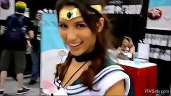 Melody Wylde โชว์ทรัพย์สินของเธอที่ Comic Con