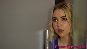 Cumshot Cumshot: En Blond Teenager Får Et Blowjob Og En Cumshot