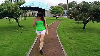 Compilation Des Gros Seins Naturels, Du Cul Et De L'Éjaculation De La Femme Colombienne En Public