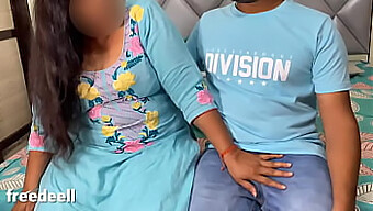 Reife Desi-Stiefmutter Wird In Hindi Xxx-Video In Ihren Engen Arsch Gefickt