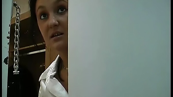 Reife Deutsche Frau Gibt Im Hotelzimmer Einen Sinnlichen Blowjob