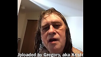 Ο Gregory Lewis Πρωταγωνιστεί Σε Ταινία Για Το Xvideos Με Συνοδεία Φλάουτου