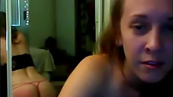 Amatør Webcam Video Af Gagging