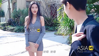 Asiatiske Teenager Chen Xiao Yu Deler Intime Øjeblikke Med Sin Nabo