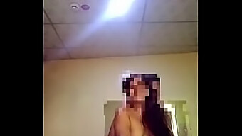 Mujer Casada Busca Placer Con Su Compañero De Trabajo Ya Que Su Marido No La Satisface