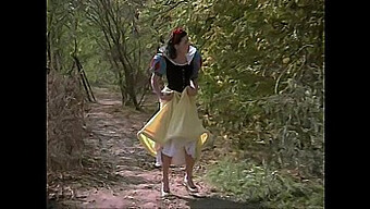 Branca De Neve Da Disney Fica Safada Em Versão Xxx