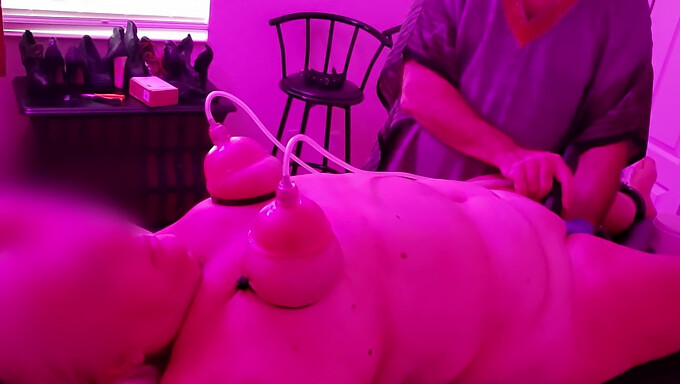 Femme Amateur Éprouve Un Orgasme Grâce À La Bondage Et Au Jeu De Vibromasseur