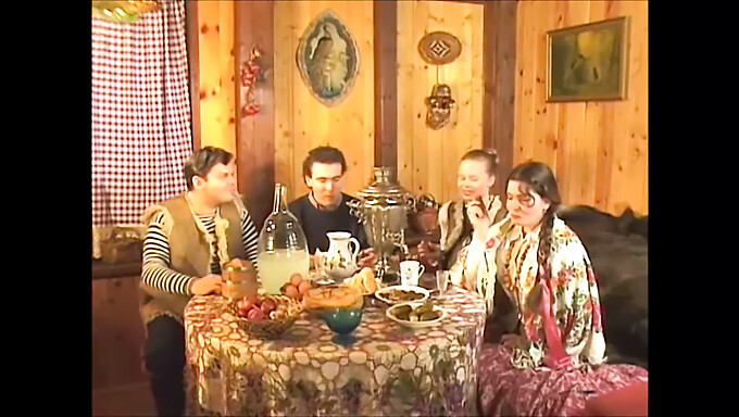 En Vintage Russisk Voksenfilm, Utgitt I 1998, Presenterer En Historie Med Den Eventyrlystne Trollkvinnen Amber West.