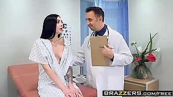 Marley Brinx A Keiran Leed V Divokej Trojke S Drsným Sexom A Jogovými Pohybmi