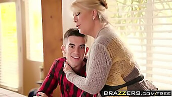 Ariella Ferrera และ Jordi El Nino ในการเผชิญหน้ากันอย่างร้อนแรงในสํานักงานสําหรับ Brazzers' Got Boobs