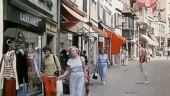 Presentación De Rosalie Al Mundo Del Entretenimiento Para Adultos En Una Película Francesa Vintage De 1983