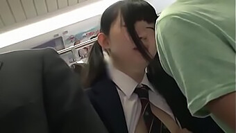 日本女学生接受粗暴的bdsm治疗