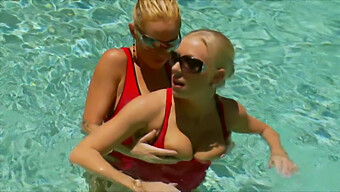 Encuentro Caliente En La Piscina Con Britney Brooks A Vestir Transparente