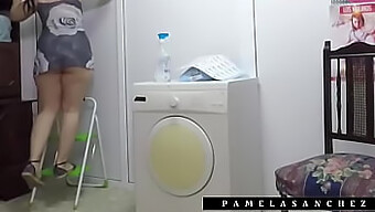 Video Eksklusif Pamela Sanchez Menampilkan Dia Dalam Rok Mini Dan Penis.