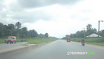 Joven Rubia Recibe Una Corrida Después De Sexo Público