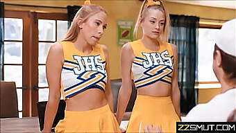 Cheerleaders و مربی در رابطه جنسی مقعدی در خوابگاه افراط می کنند