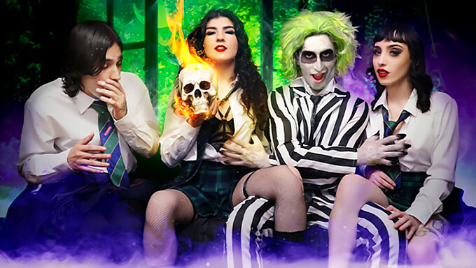 Abang Tiri Dan Cosplayer Bergabung Untuk Foursome Tabu Dalam Parodi Beetlejuice Xxx