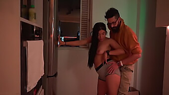 Encontro Sedutor De Beleza Colombiana Com Cipriani Em Sua Cozinha