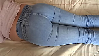 Colección De Clips Con Mi Madura Y Peluda Esposa Latina Mostrando Su Amplio Trasero En Jeans Y Bragas