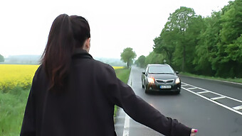 Une Passionnée D'Automobile Allemande Met En Vedette Des Femmes Séduisantes Et Promiscueuses Dans Différentes Positions