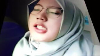 Lelaki Merangsang Diri Sambil Berfantasi Tentang Wanita Muslim