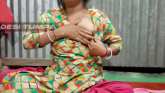 Performance Solo De Bhabhi Tumpa Desi: Mostrando Seus Seios Brancos Cremosos E Buceta Apertada