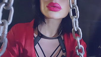 Bdsm Queen Emma Dominiert Mit Peitschen Und Faceplay