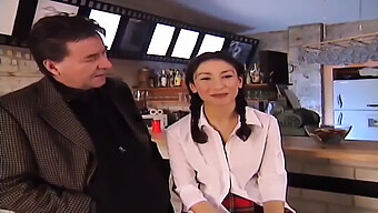 Vintage Sibel Kekilli: Tisztelgés A Szűk Puncija Előtt