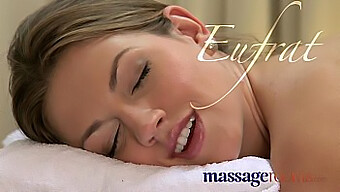 Massage Gợi Cảm Với Những Viên Sỏi Nóng Bỏng Dẫn Đến Tình Dục Miệng Đam Mê Và Tư Thế 69