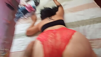 Esposa Amadora E Garota Da Faculdade Se Juntam Para Uma Sessão De Sexo