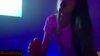 Natalissa Cho Một Cặp Đôi Handjob Và Blowjob Mãnh Liệt Trong Video Của Họ.