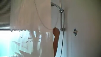 Intieme Video-Opname In De Douche Thuis