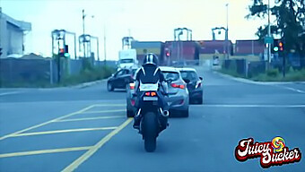 Giày Cao Gót Và Liếm Láp: Một Cuộc Tình Biker Nóng Bỏng