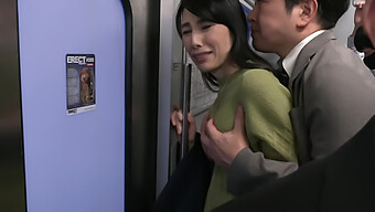 Milf Asiatique Humiliée Dans Les Transports En Commun