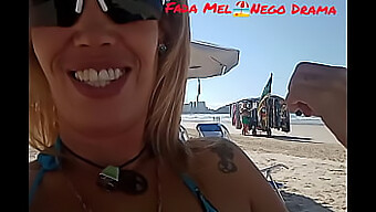 Pov Interrazziale Con Fada Mel In Una Spiaggia Pubblica