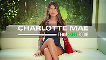 Charlotte Mae เปิดตัวด้วยใบหน้าที่รุนแรง