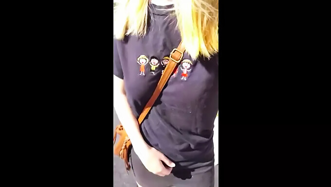 Une Fille Aux Gros Seins Montre Son Décolleté Dans La Partie 26 De La Compilation De Titdrop