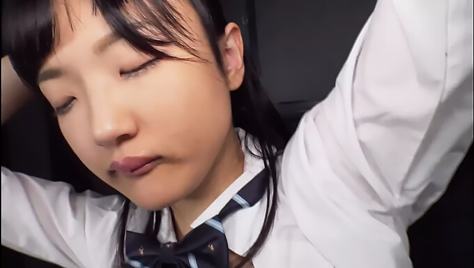 Une Adolescente Japonaise Incroyable Se Fait Baiser Avec Un Jouet Et Couverte De Sperme