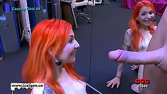 Adolescente Tatuada Se Vuelve Loca En Primer Plano Hd